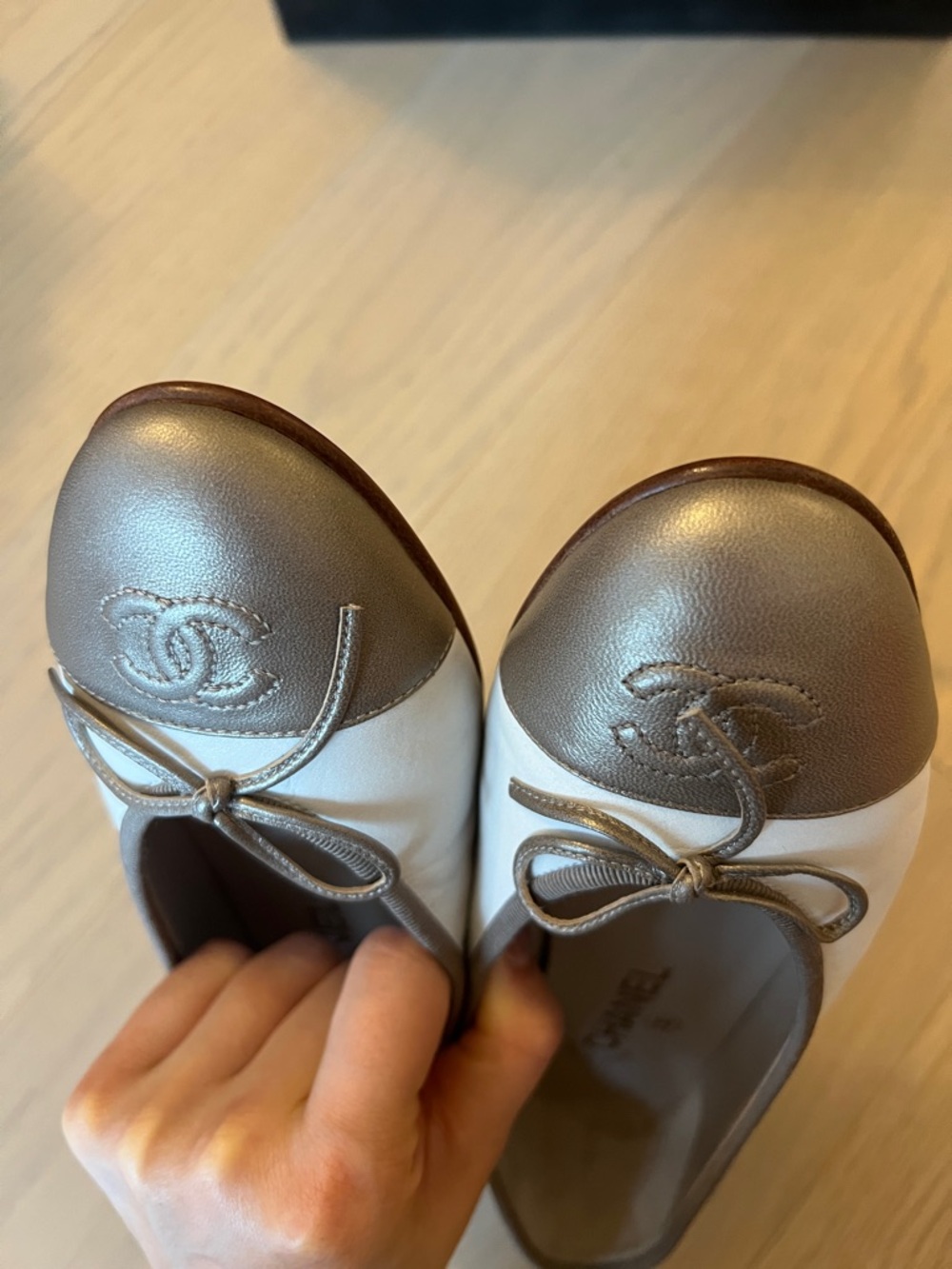 Chanel ballet flats white leather gold cap toe. (EU 38.5/US 8) - Picture 6 of 12